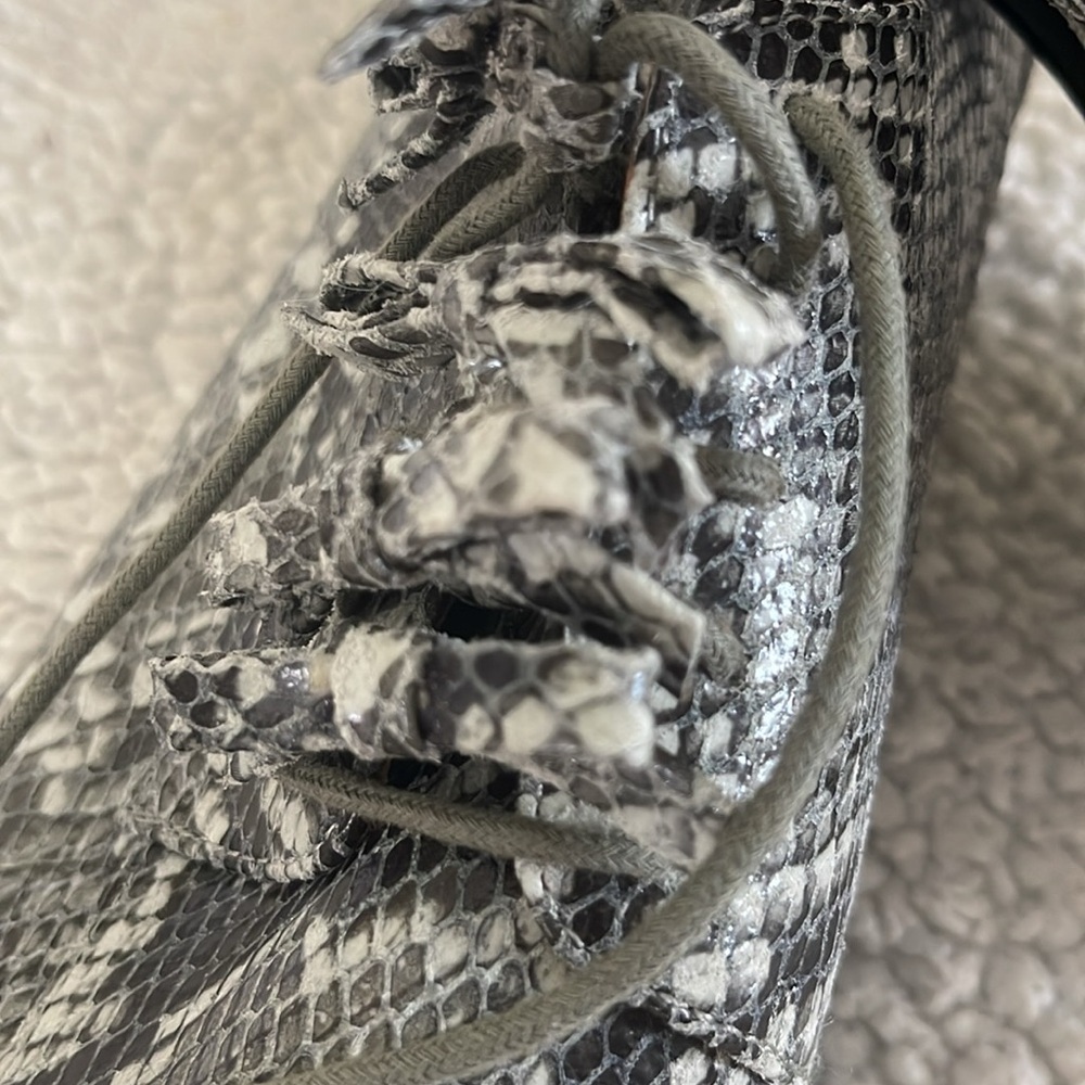 Never Worn - New In Box - image 5